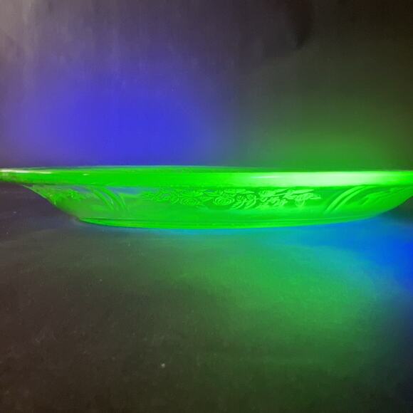 Sharon Cabbage Rose Oval Platter, Green Uranium Glass, Federal, Vintage 1930s - Picture 5 of 7